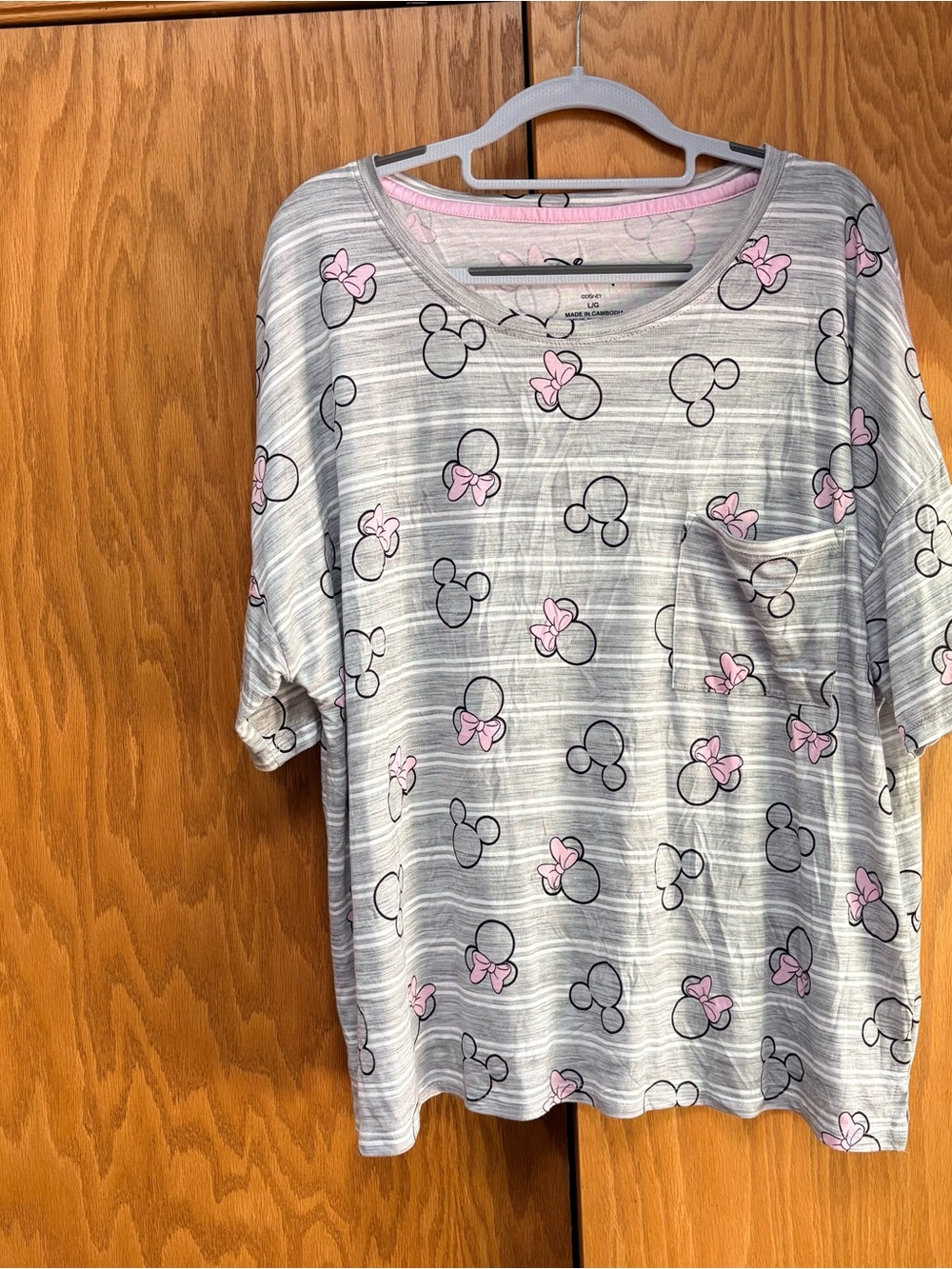 Disney Gray Short Sleeve Tee with Pink Minnie Bows Size Large